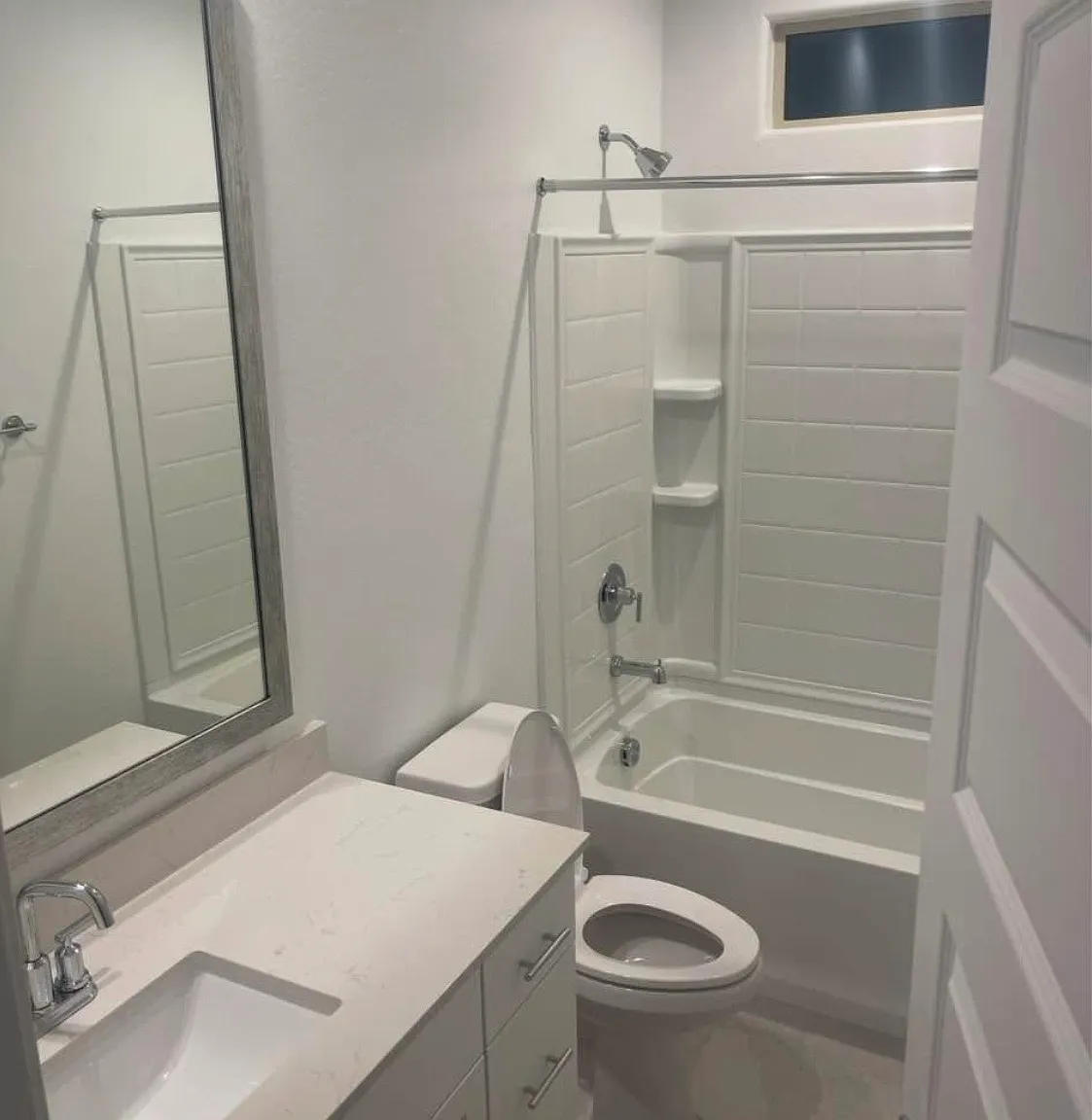4 bed, 2524 sqft, $3,000 — Photo 2