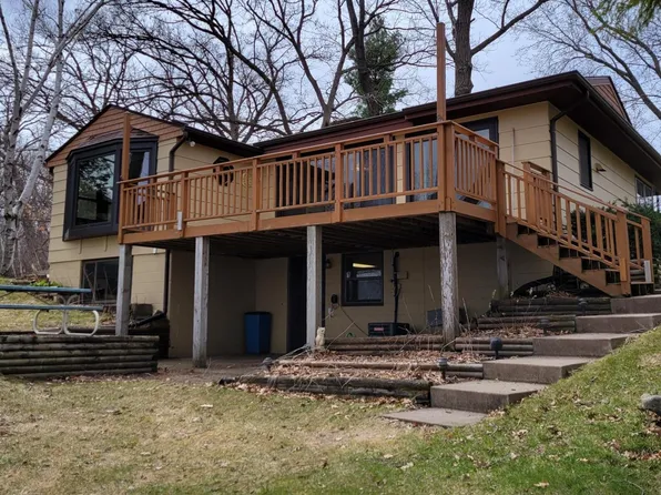 27895 Lakelawn Dr, Lindstrom, MN 55045