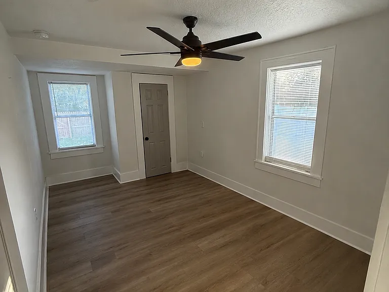 4624 Iris St N — Photo 13
