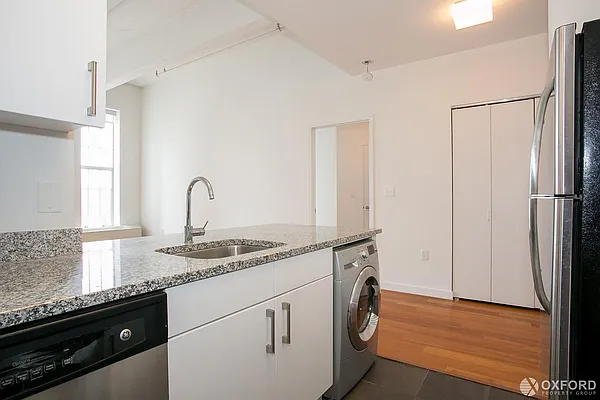 Rented by Oxford Property Group | media 37