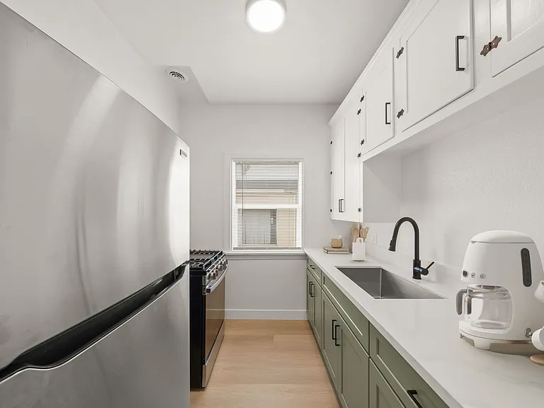 4251 E 4th Street — Photo 10