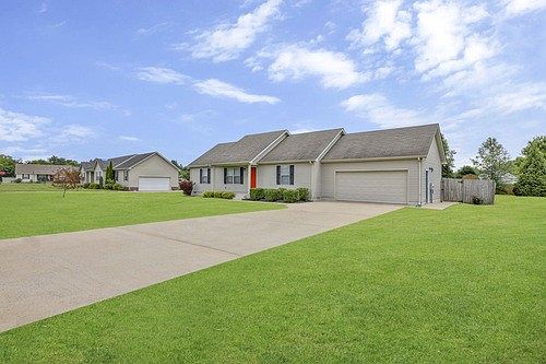 3rd image of 3407 Titus Ln