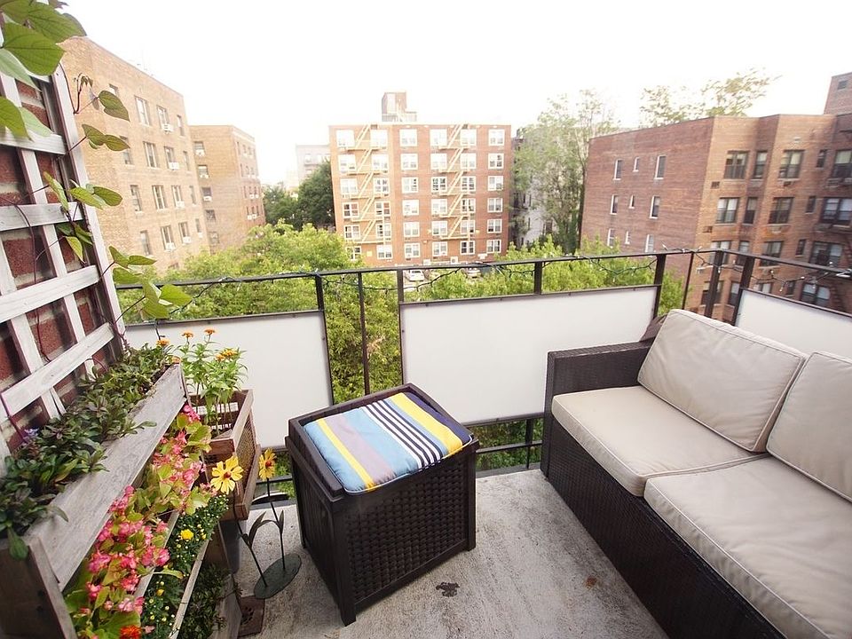 1st image of 3123 Crescent St APT 6C
