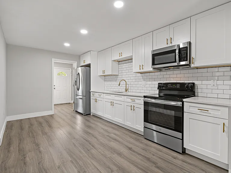 3810 S Randall St #B — Photo 8