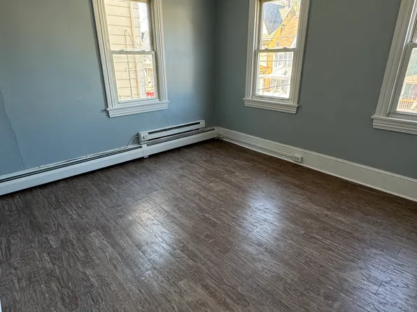152 1/2 Seventh St, Salem, NJ 08079