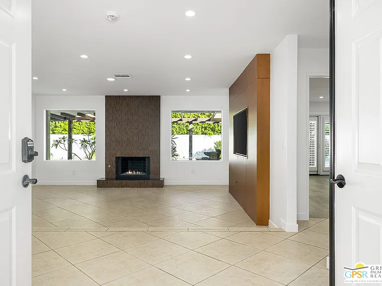 2750 E Vincentia Rd — Photo 18