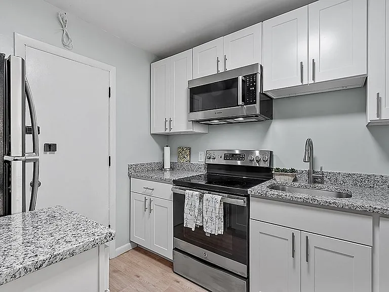 29 Custer St #201 — Photo 2
