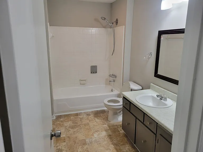 7004 Longstreet Dr #B — Photo 9