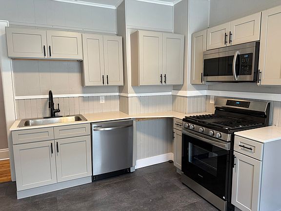 2nd image of 825-827 Westcott St