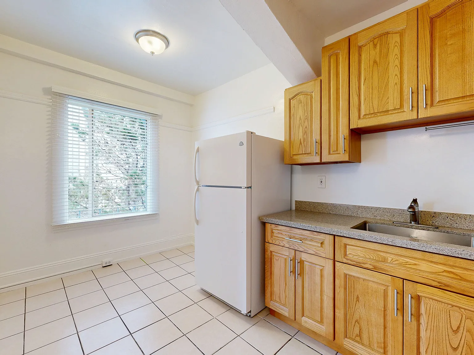 Updated & Quiet Tenderloin Studio with Gas Kitchen | Pet Friendly — Photo 3