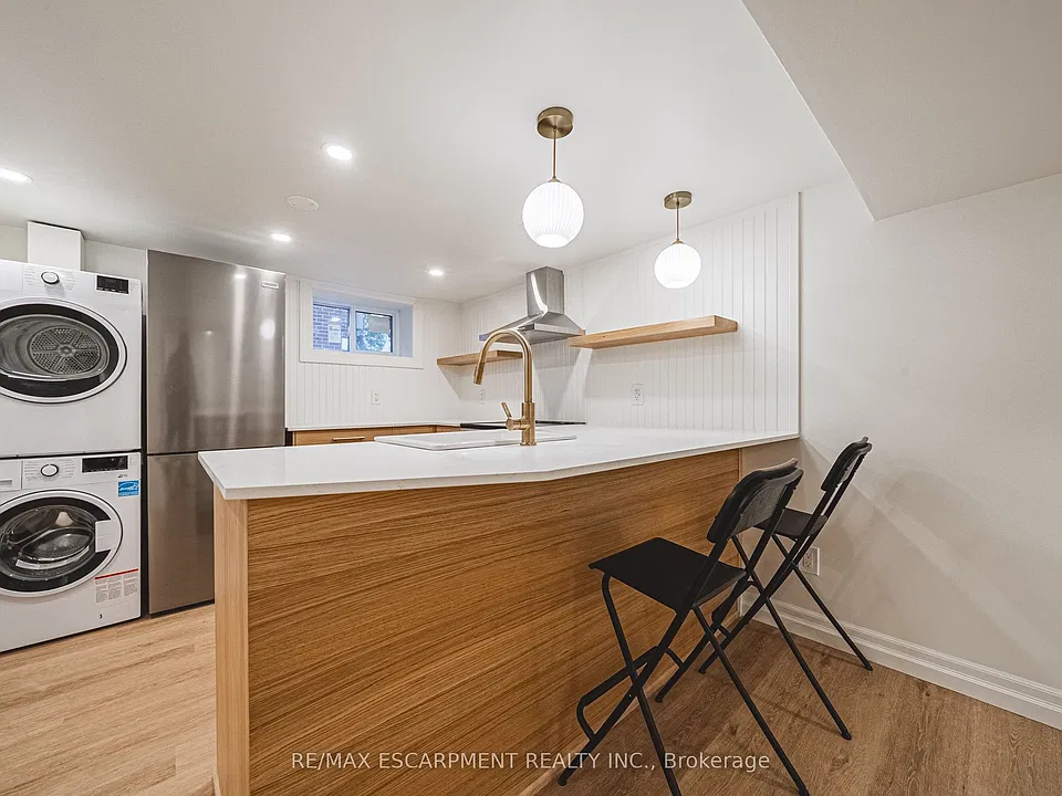 113 Erin Ave #LOWER