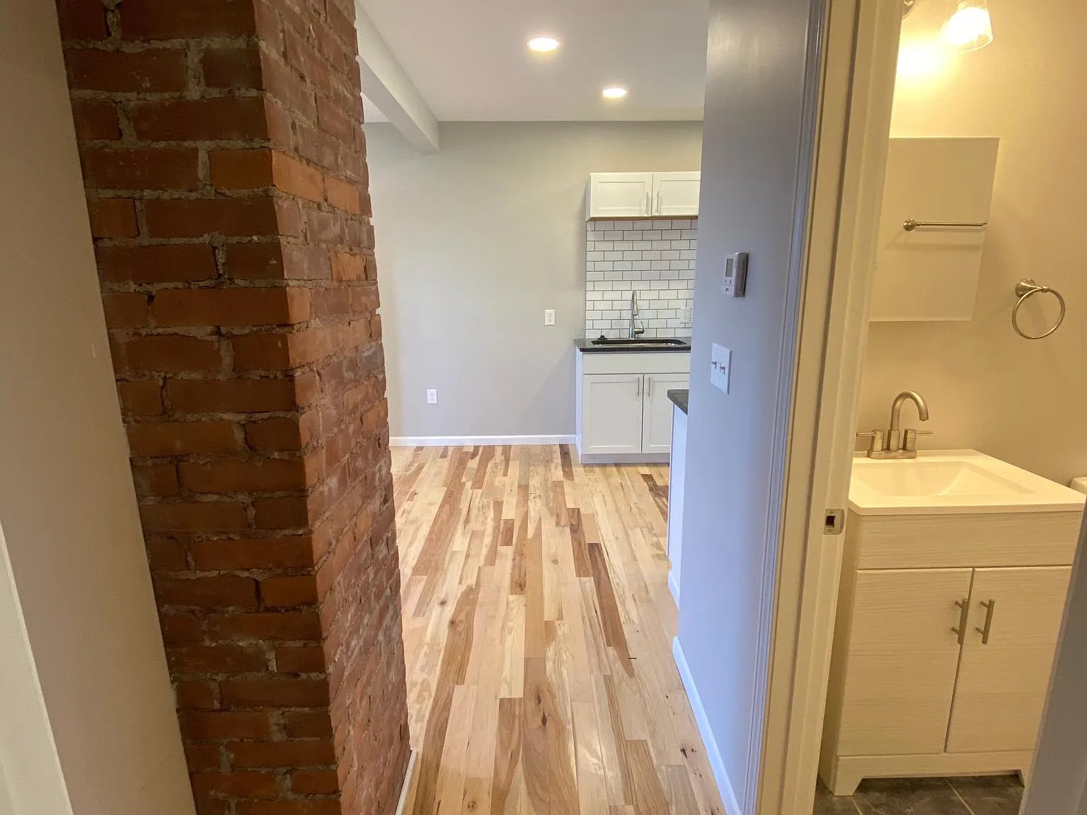 2 bed, 1000 sqft, $1,400 — Photo 2
