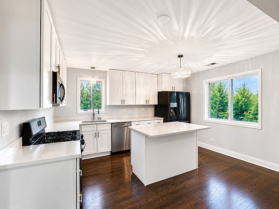 3rd image of 14949 Lakeview Dr APT 102
