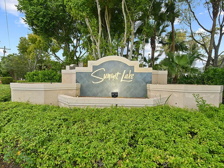 952 Summit Lake Dr — Photo 2