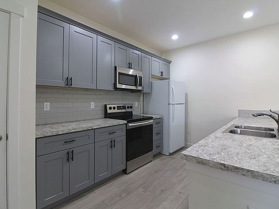 2nd image of 1073 S Cedar Pl