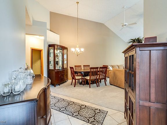 3rd image of 15301 Chestnut Oak Ln