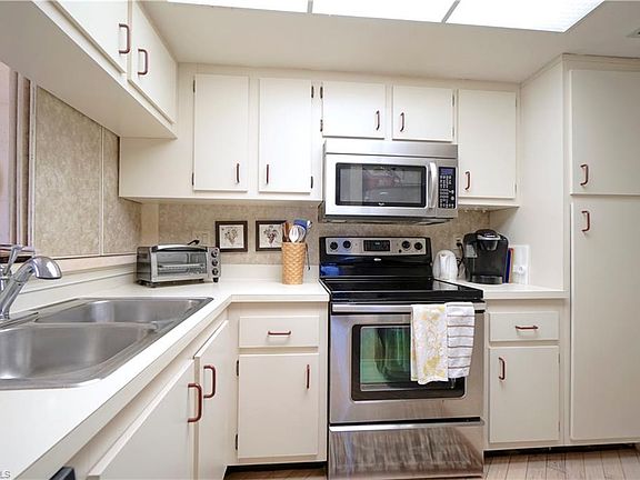 2nd image of 13268 Whitehaven Ln APT 105