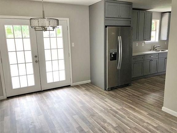 3rd image of 104 Brigadoon Ln