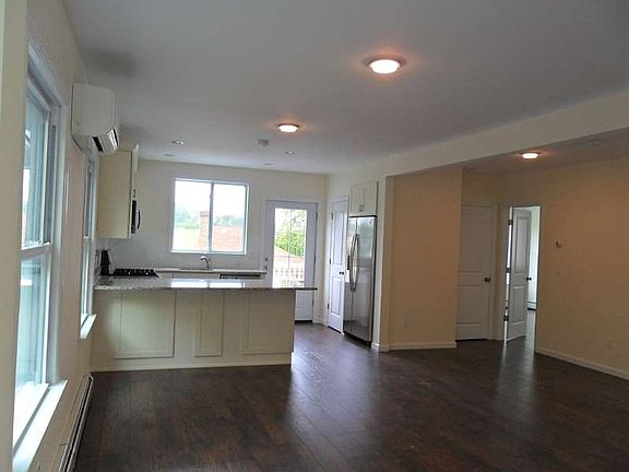 4th image of 24 Chestnut Hill Ave #1