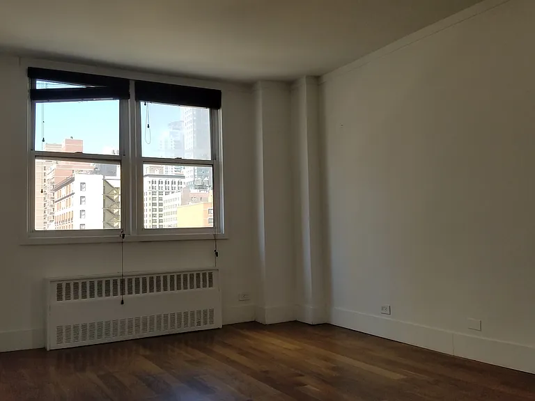 200 E 30th St #9F — Photo 3