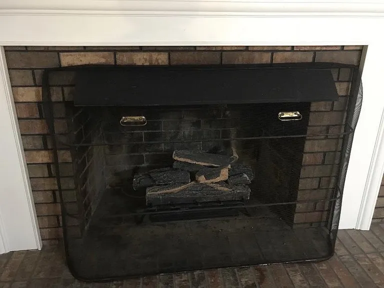 803 University Ave — Photo 3