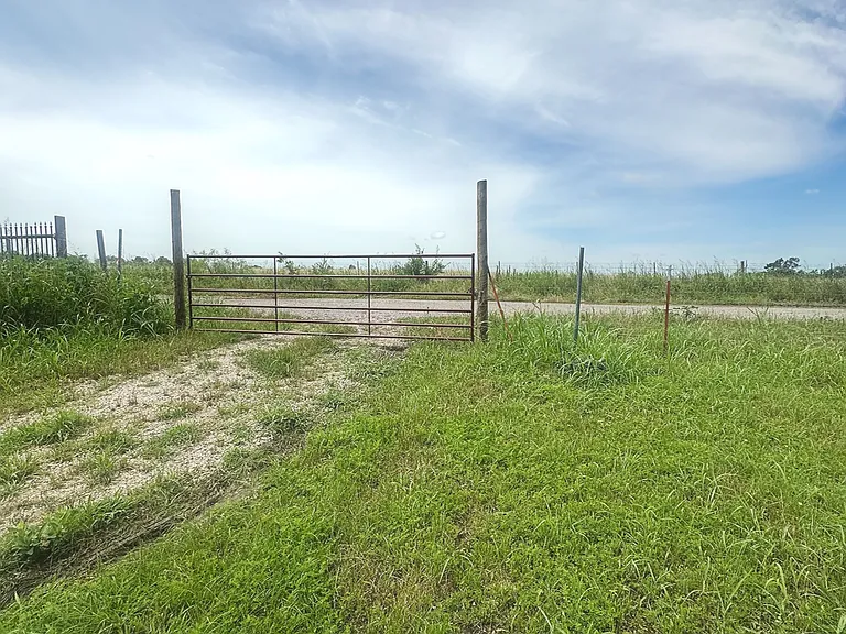 12457 FM 1392 — Photo 10
