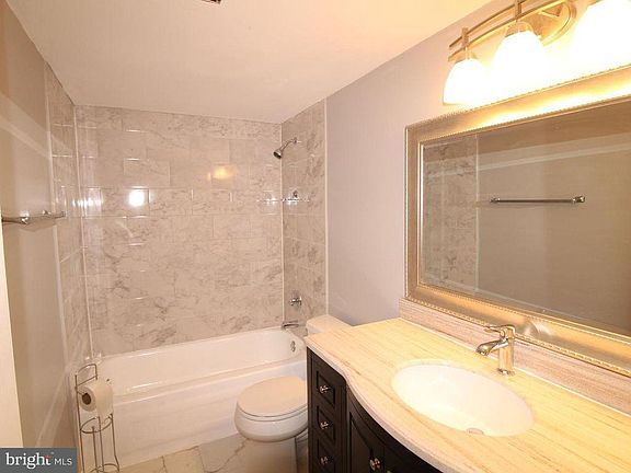 3rd image of 4928 Americana Dr