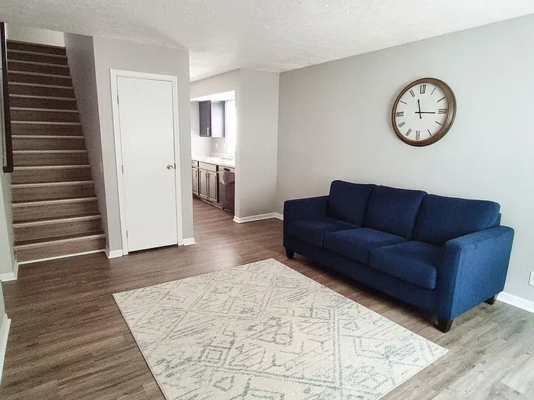 218 E Liberty St — Photo 2
