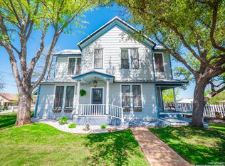 407 W Sandstone St, Kingsland, TX 78643