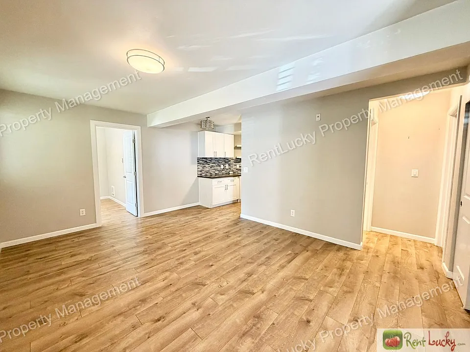3315 Claremont Ave S