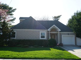 3264 Park Ave, Oceanside, NY 11572