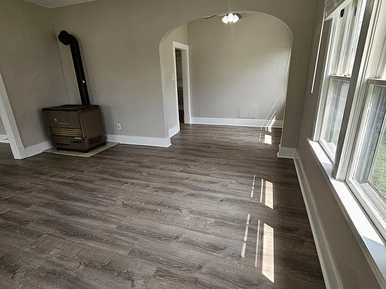 Huge Living/Dining room 20'6" x 15'6"
