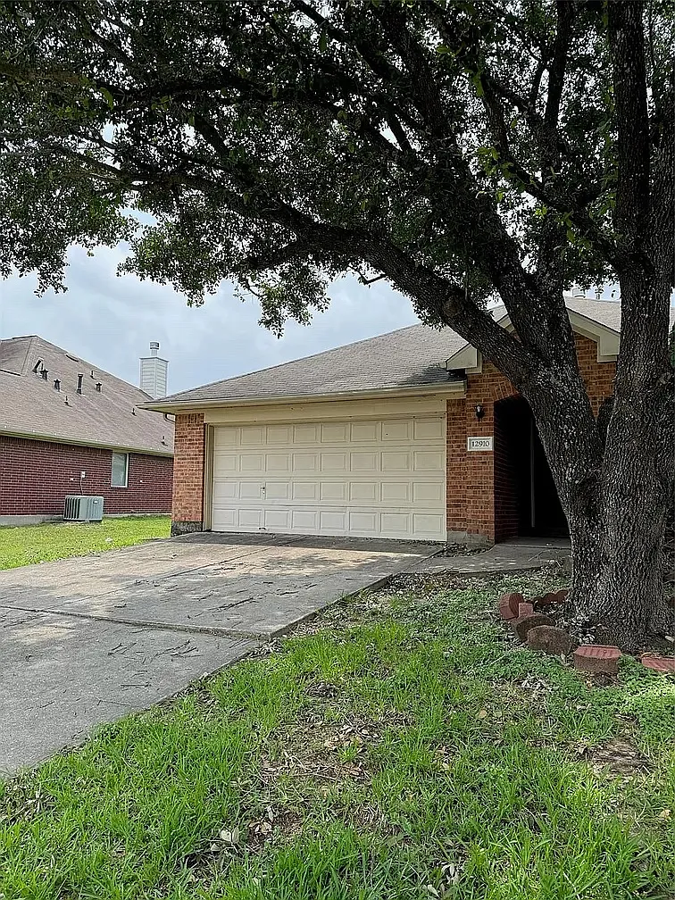 12910 Greens Manor Ln — Photo 3