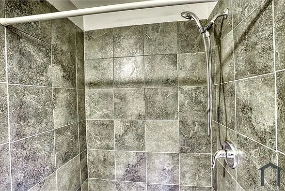 8011 Oakleigh Rd — Photo 32