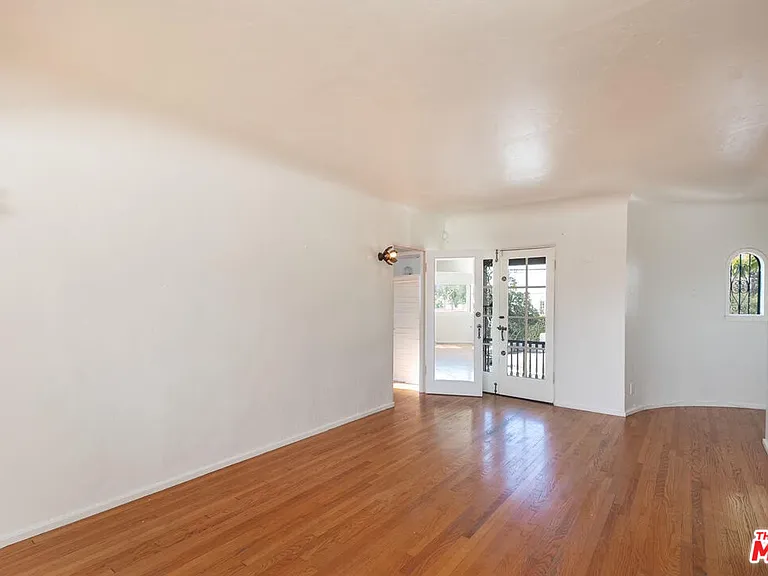 2030 Vine St — Photo 25