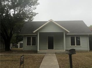 1307 Mill St, Gainesville, TX 76240