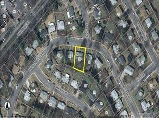 70 Knickerbocker Rd N, Plainview, NY 11803