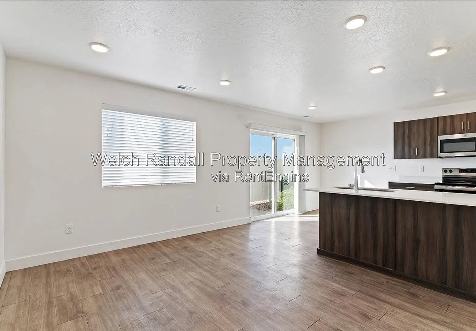 3 bed, 2.5 bath, 1242 sqft, $1,645 — Photo 3