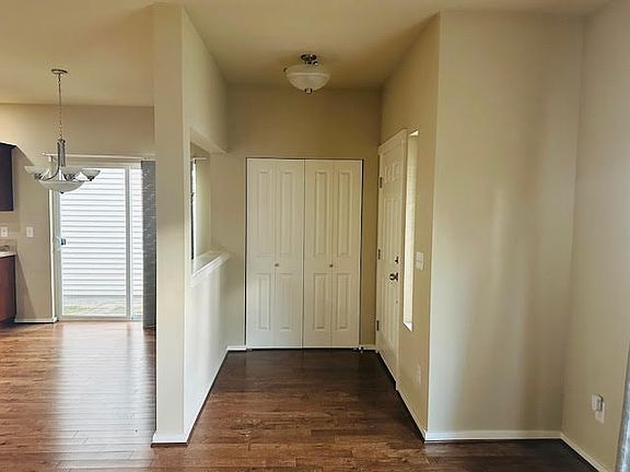 Entrance (with an entryway closet)