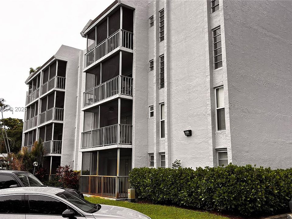2nd image of 483 N Pine Island Rd APT C305