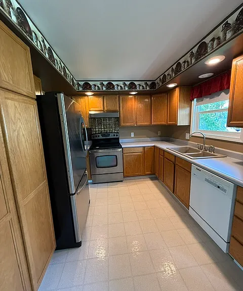 3320 W Rosewood Ave — Photo 4
