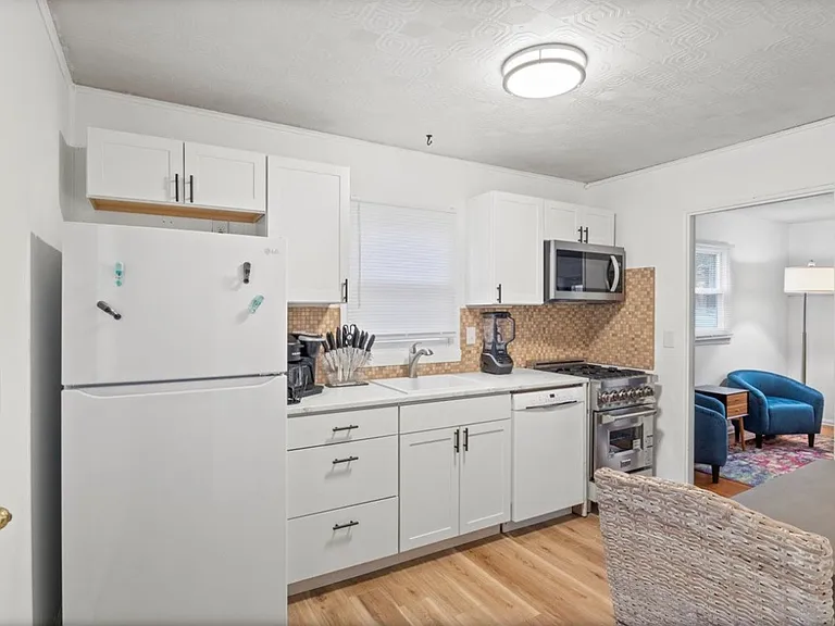 122 Westfall Rd — Photo 10