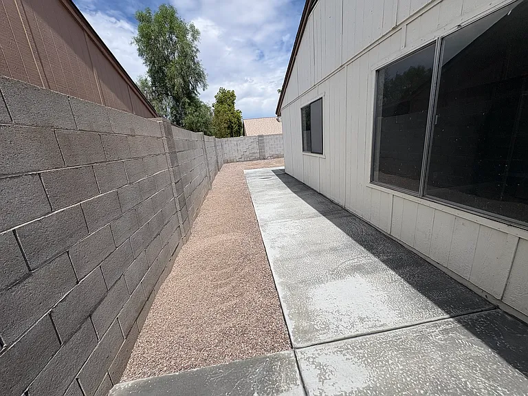 W Rose Garden Ln — Photo 3