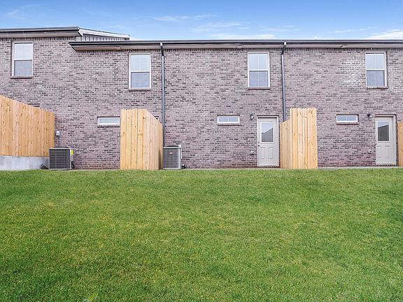 5th image of 1000 Henry Place Blvd #203