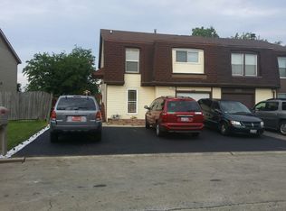 341 Walnut Cir, Bolingbrook, IL 60440