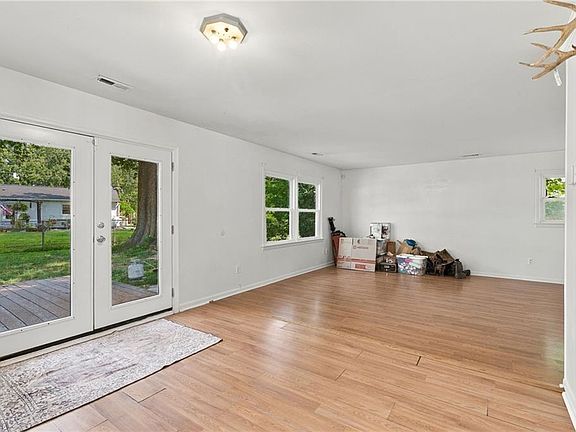 5th image of 527 Stockton St
