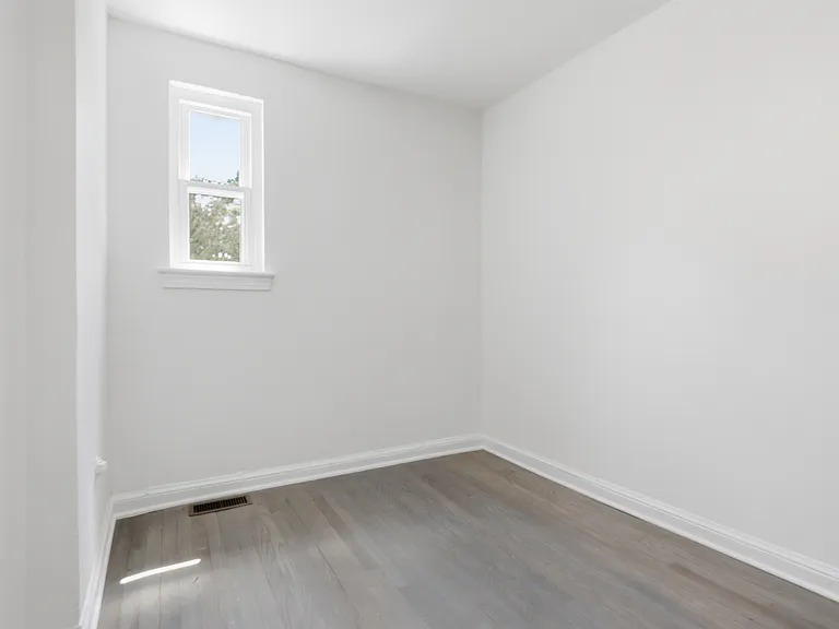 525 Oakwood St SE — Photo 5