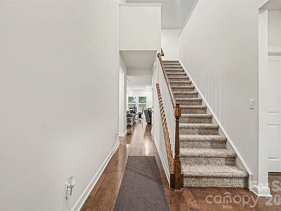 5th image of 9039 Myrna Dr