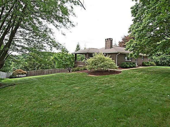 3rd image of 2796 Lori Dr
