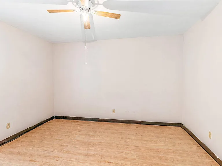 Walnut Street Apartments — Photo 21